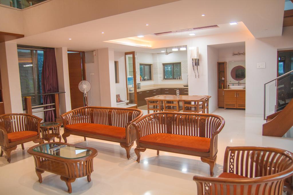 Gulmohar - Luxurious Penthouse Family Rooms Колхапур Екстериор снимка