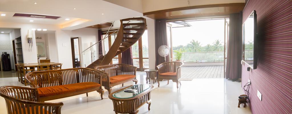 Gulmohar - Luxurious Penthouse Family Rooms Колхапур Екстериор снимка